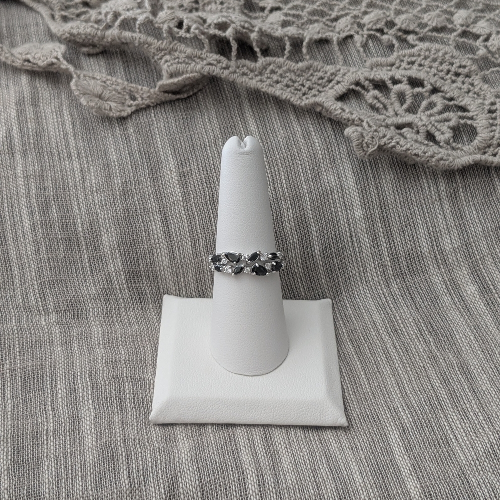 Elegant Sterling Silver Women's Ring With Black And White Stones